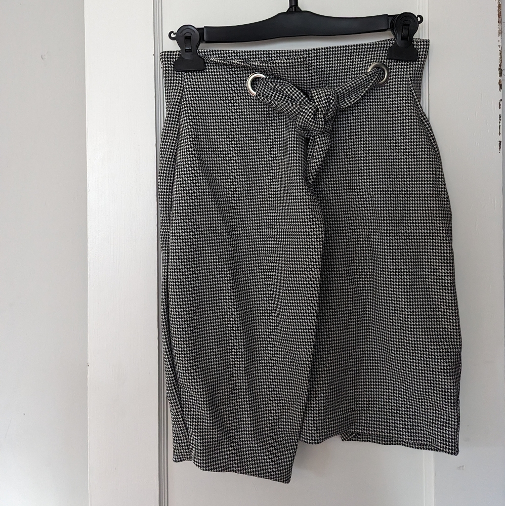 H&M houndstooth black and white pencil skirt size 8